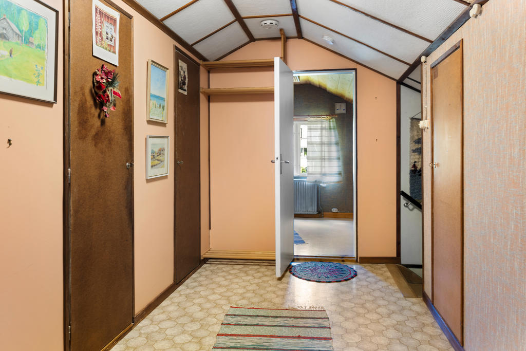 ÖV: Hall med förvaring