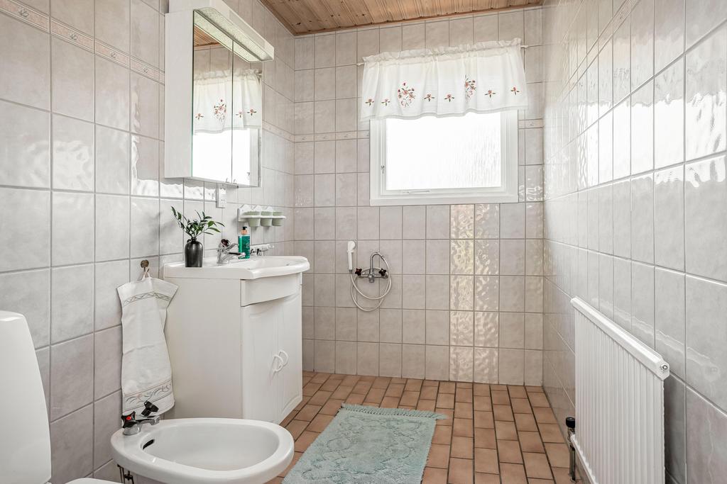 Helkaklad wc med plats för badkar