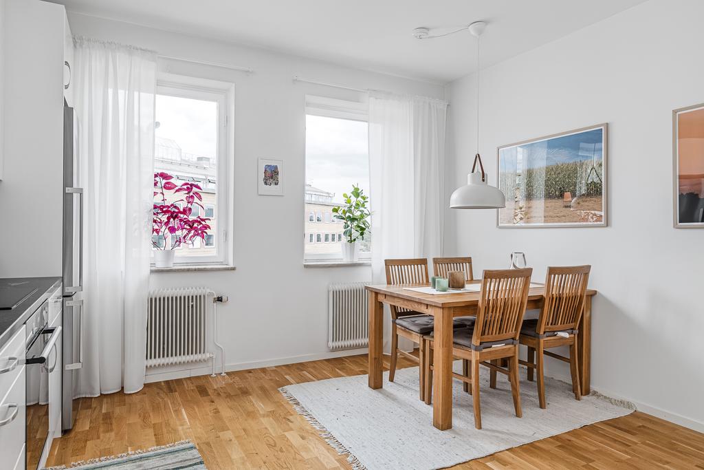 Gott om plats för matbord