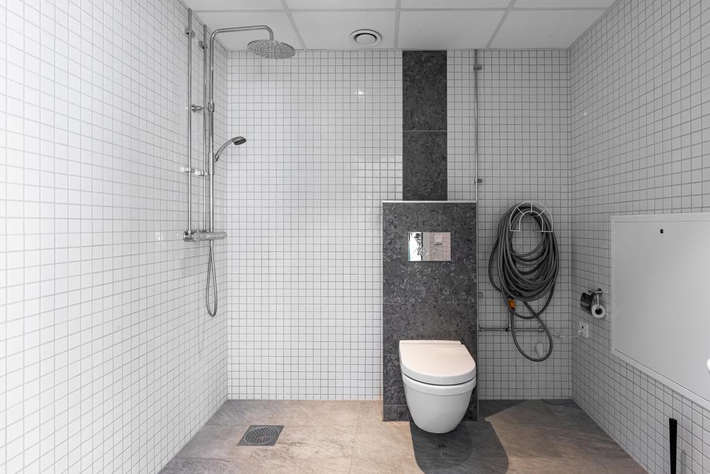 Dusch / wc i poolhuset