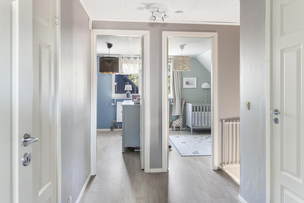 Hall på övervåningen med klädkammare