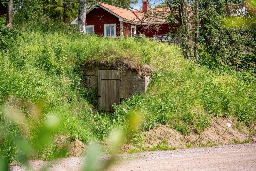 Jordkällare ett stenkast från gården