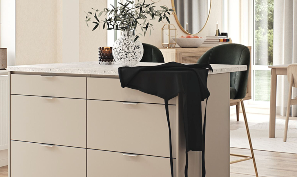 Observera att bilden är en illustration/rendering från SmålandsVillan och endast visar ett exempel på hur huset kan se ut när det är färdigställt. Vissa detaljer och materialval kan avvika från den slutgiltiga produkten, då det kan ske förändringar under byggprocessen eller på grund av personliga anpassningar. För exakt specifikation och slutgiltigt resultat, hänvisas till slutgiltiga ritningar och materialval som mäklaren bistår med.