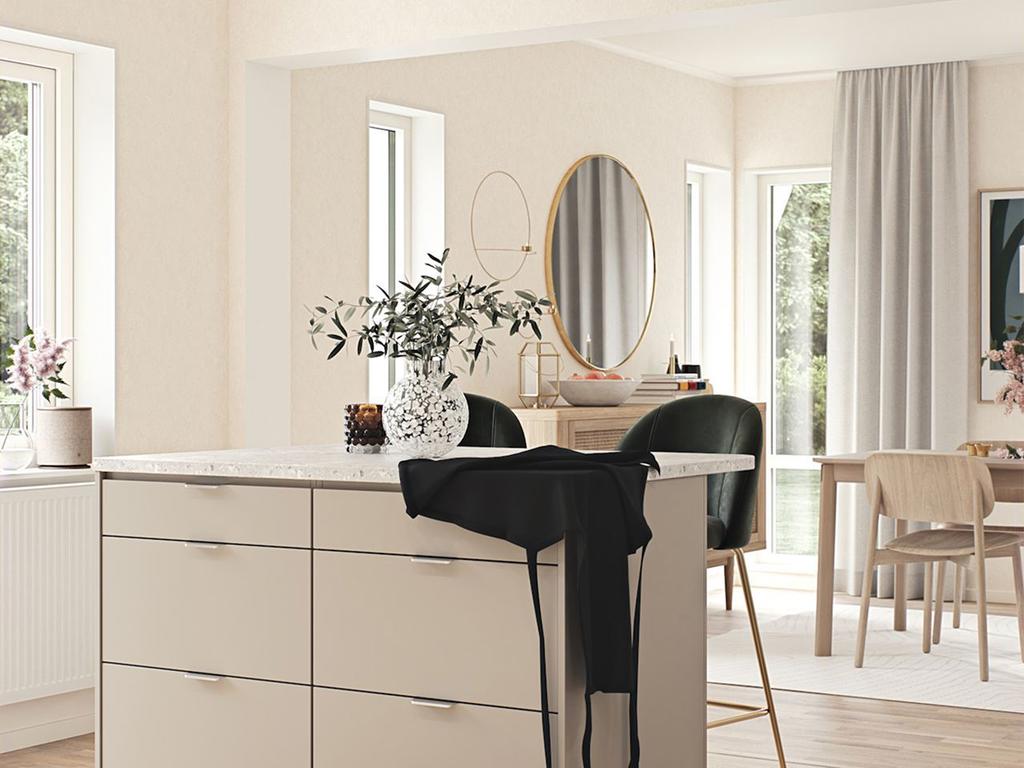 Observera att bilden är en illustration/rendering från SmålandsVillan och endast visar ett exempel på hur huset kan se ut när det är färdigställt. Vissa detaljer och materialval kan avvika från den slutgiltiga produkten, då det kan ske förändringar under byggprocessen eller på grund av personliga anpassningar. För exakt specifikation och slutgiltigt resultat, hänvisas till slutgiltiga ritningar och materialval som mäklaren bistår med.