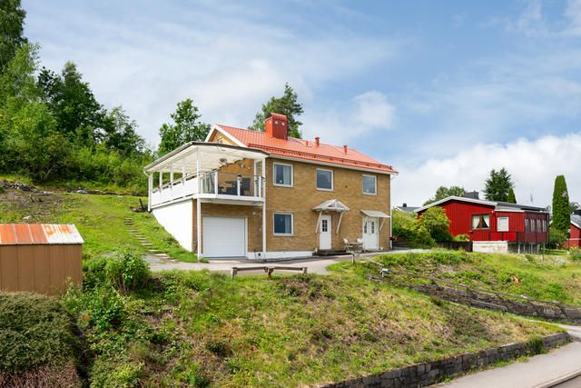 Välkommen till Södra vägen 28! Vackert beläget i centrala Bengtsfors. 