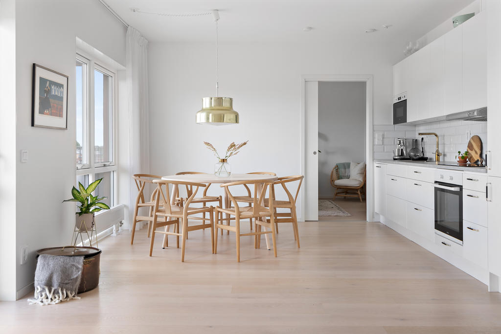 Kök med rymlig matplats 
