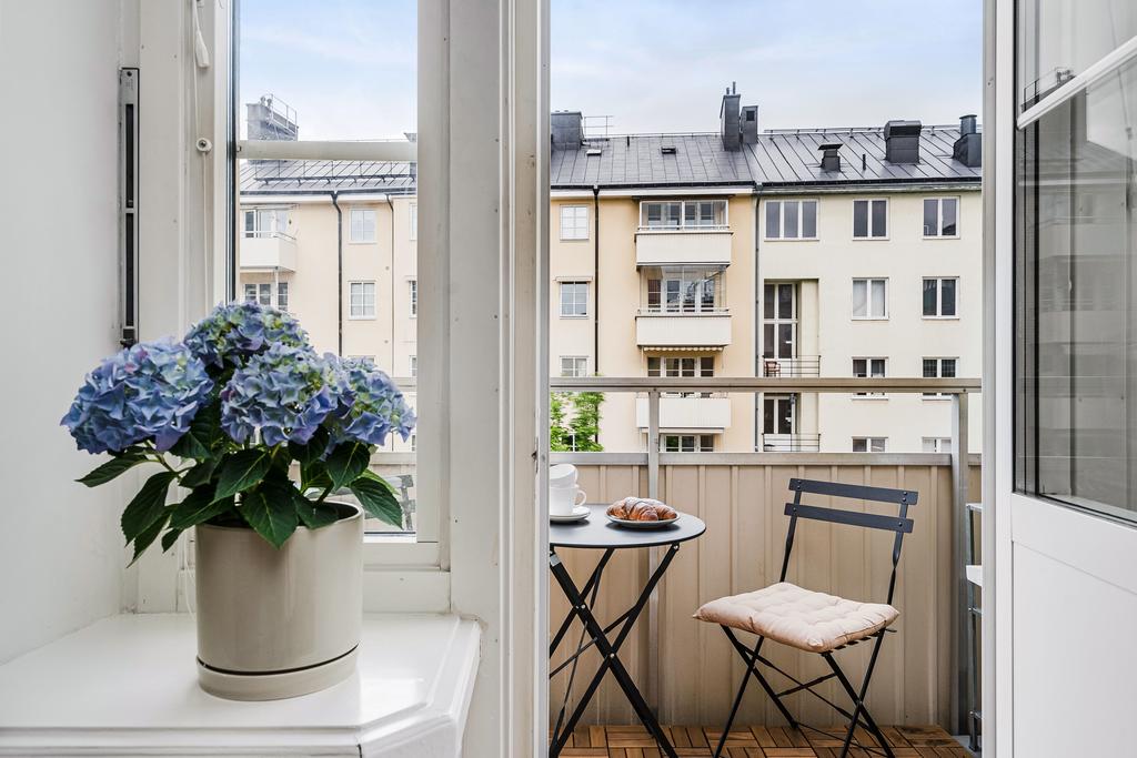 Balkong med kvällssol