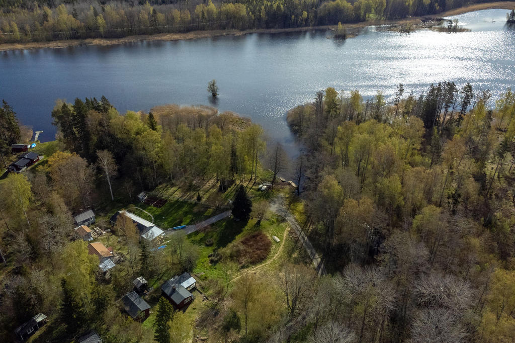 Beläget nära sjön Närdingen