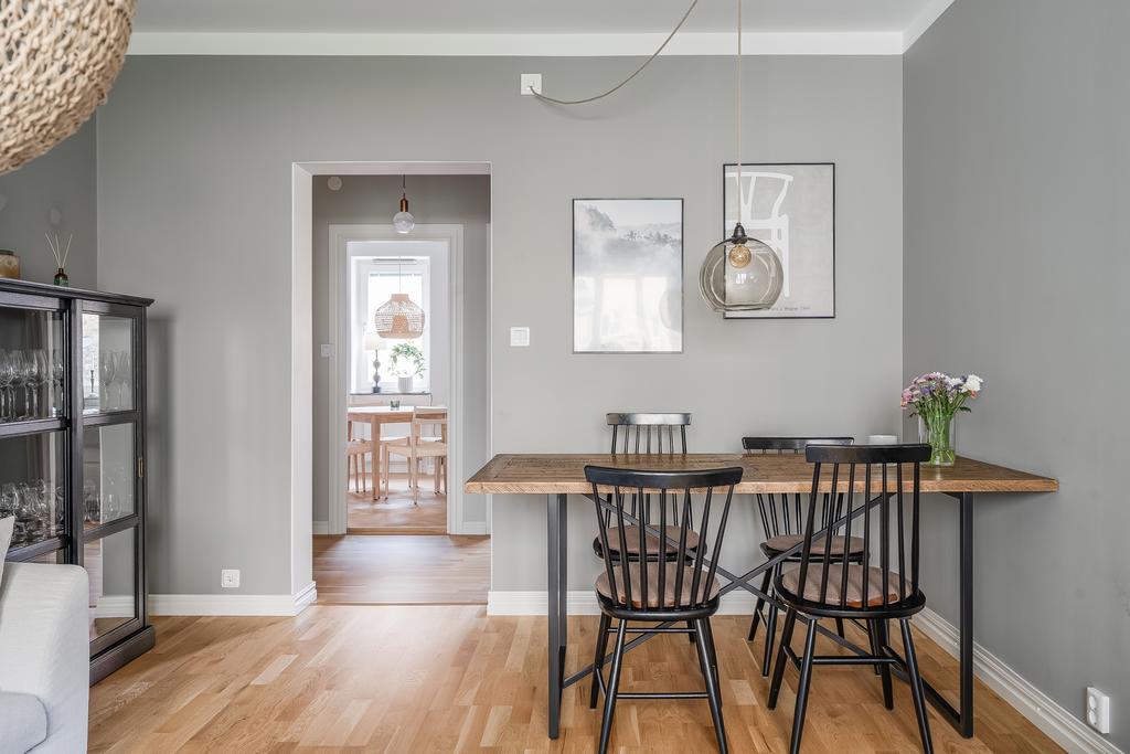 Plats för matbord i vardagsrummet 