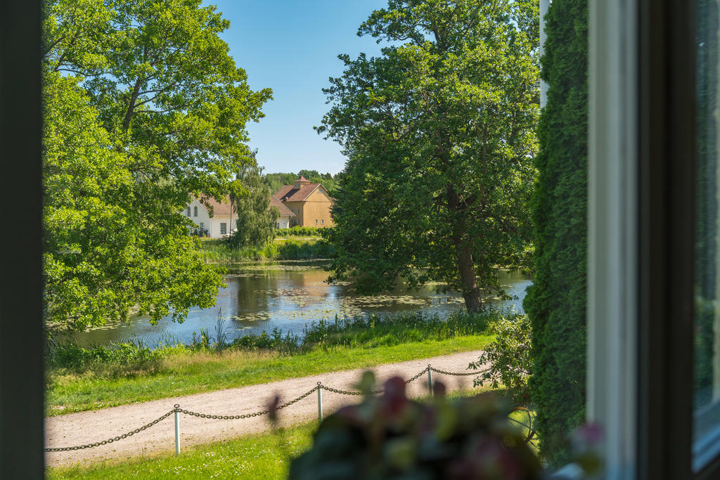 Utsikt till Nävekvarnsdammen från köksfönstret