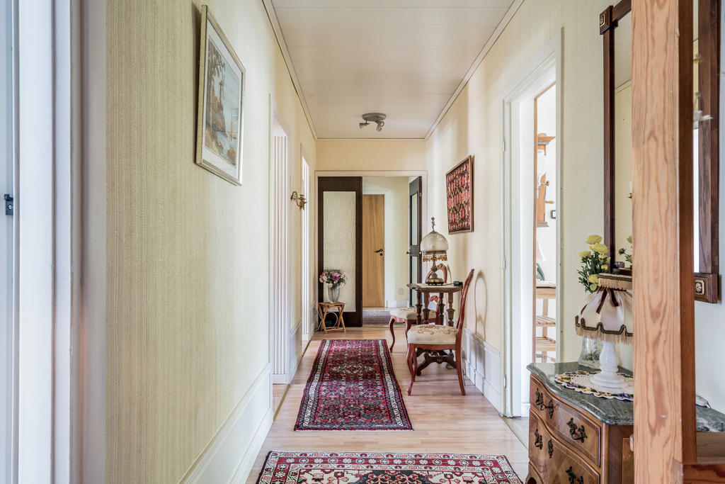 Hall i stora lägenheten 
