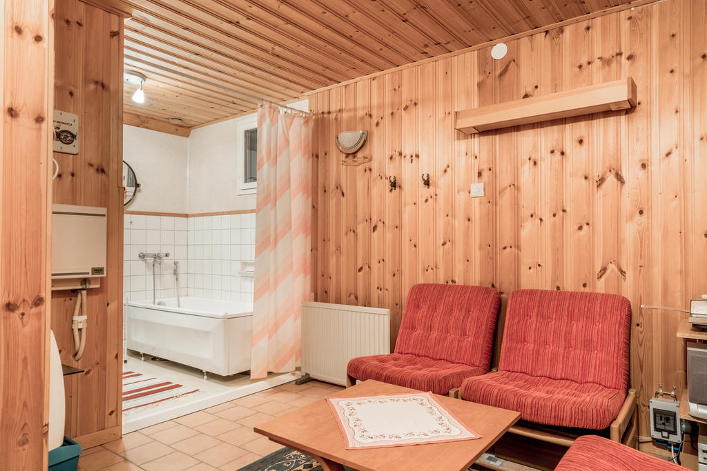 Badrum med relaxavdelning, källarplan