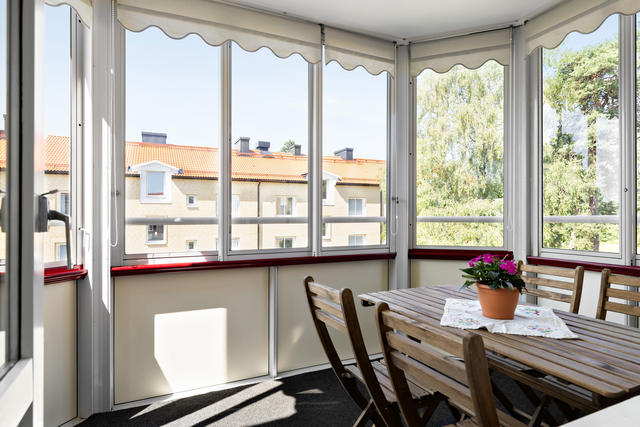 Stor inglasad balkong