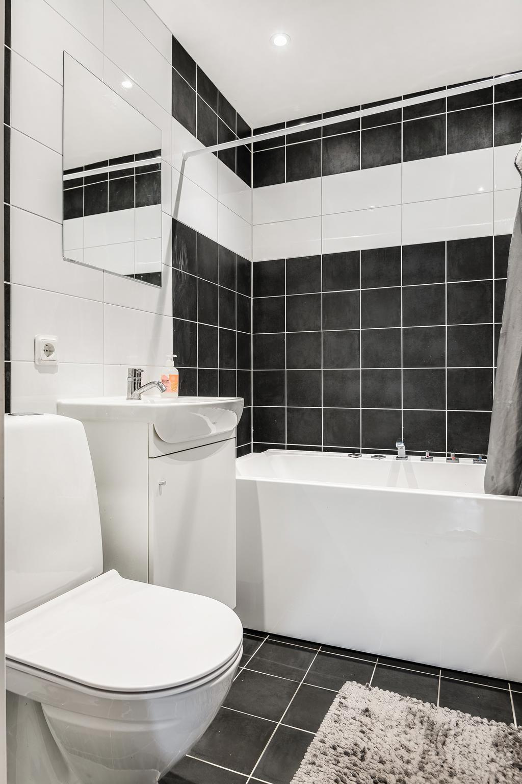 Nyrenoverat badrum, entréplan