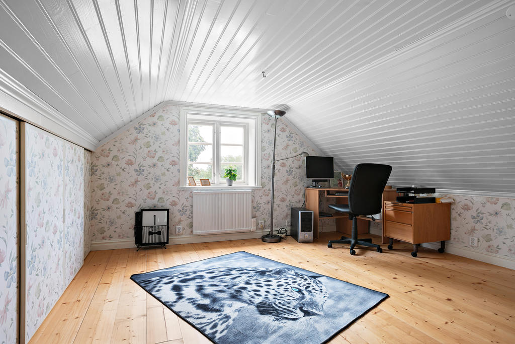 Sovrum/kontor på övervåning