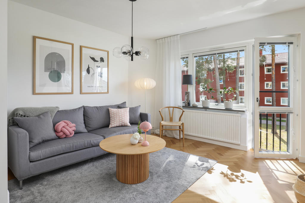 Härlig ljus på eftermiddagen in i lägenheten