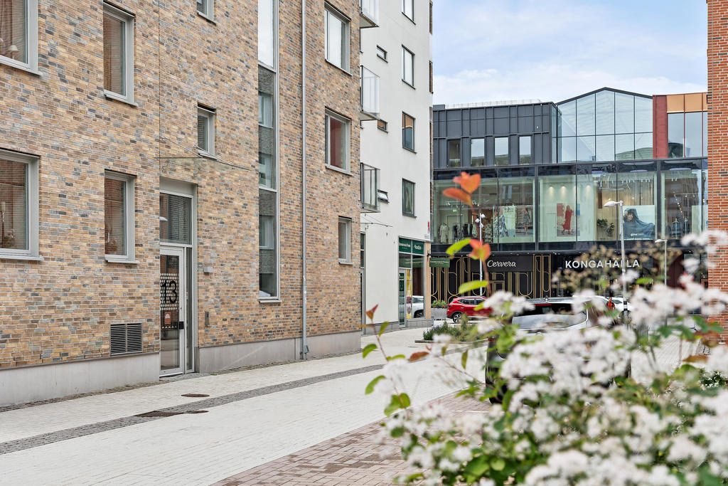 Fräkne Gränd 13, beläget, bokstavligt talat, ett stenkast ifrån Kongahälla köpcentrum