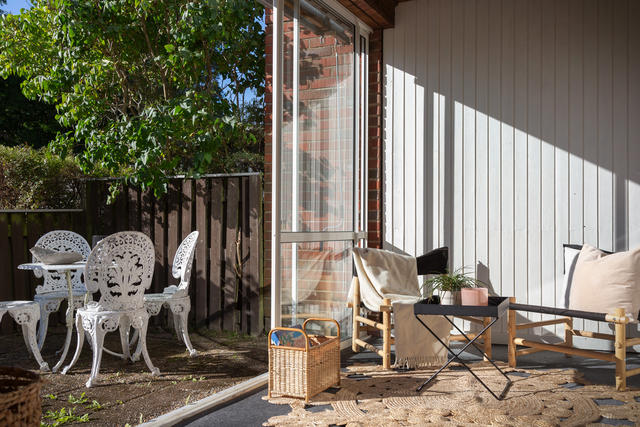 Uterum med utgång till trädgården