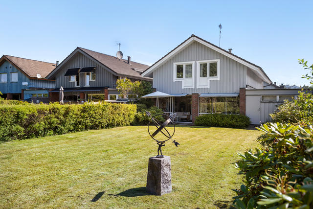 Insynsskyddad, stor trädgårddstomt