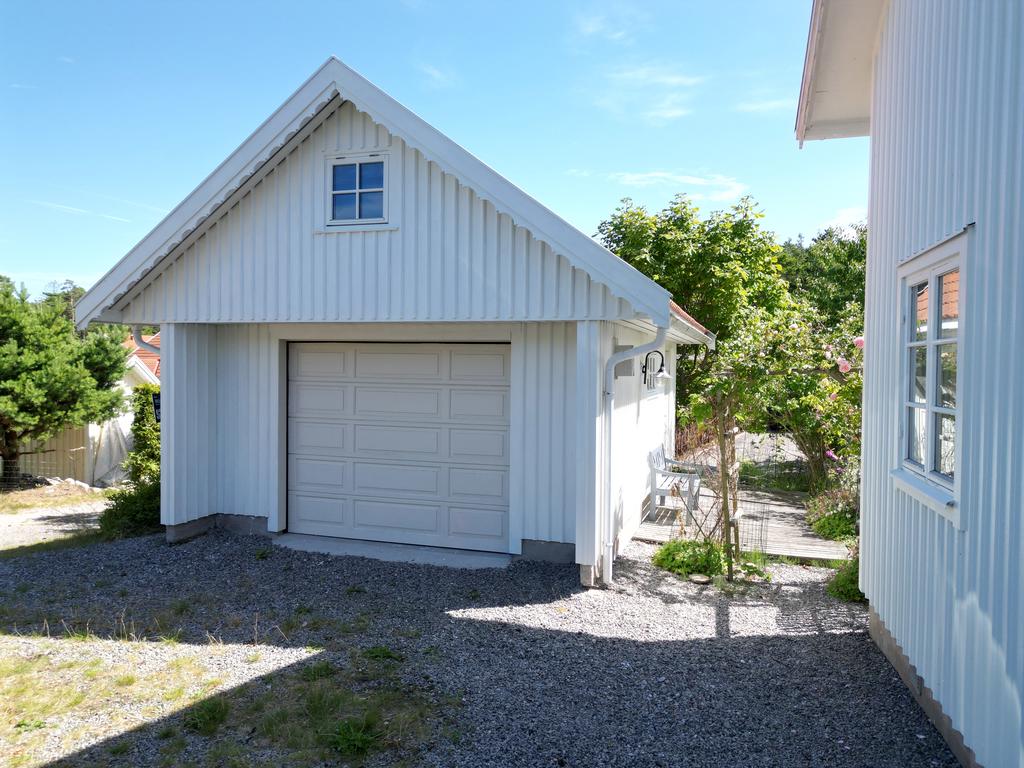 Garage med elektrisk port