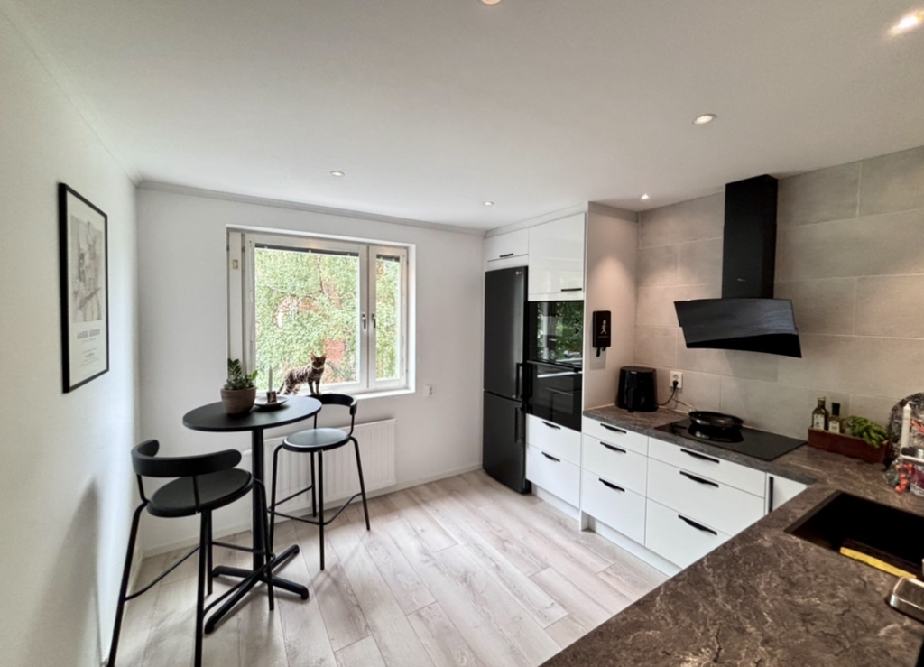 Välkommen till Ulvsbygatan 2 - säljarens bild. 