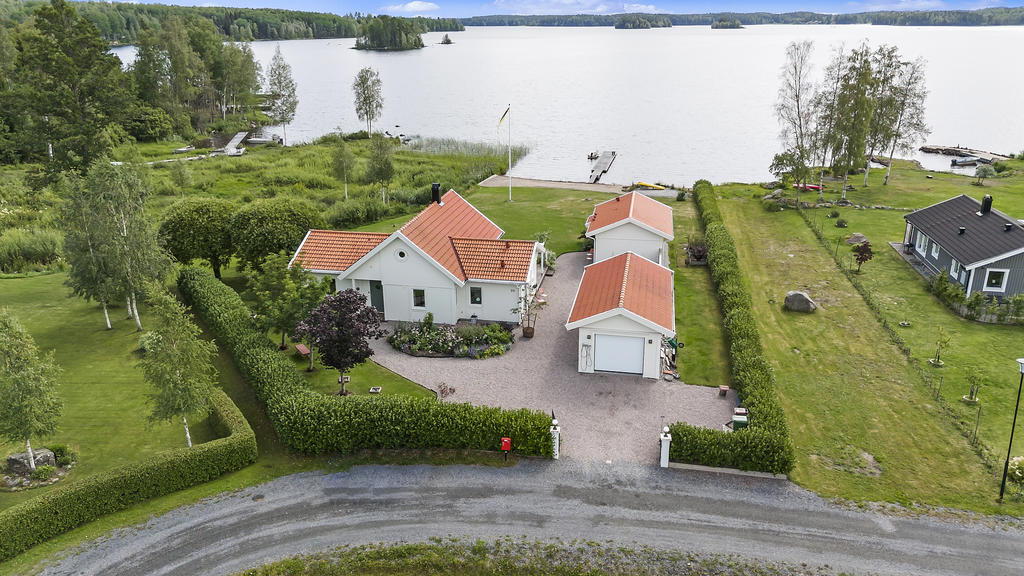 Vackert läge vid sjön Långsvan.