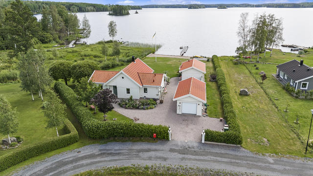 Vackert läge vid sjön Långsvan.