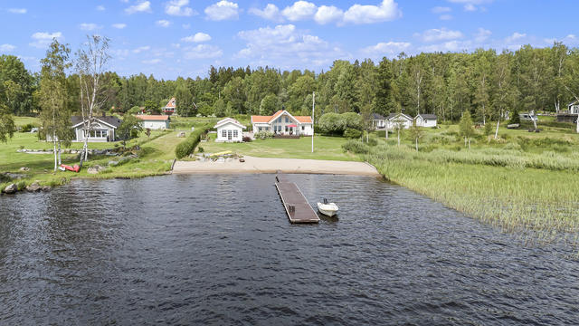 Vattnet som granne med egen brygga!