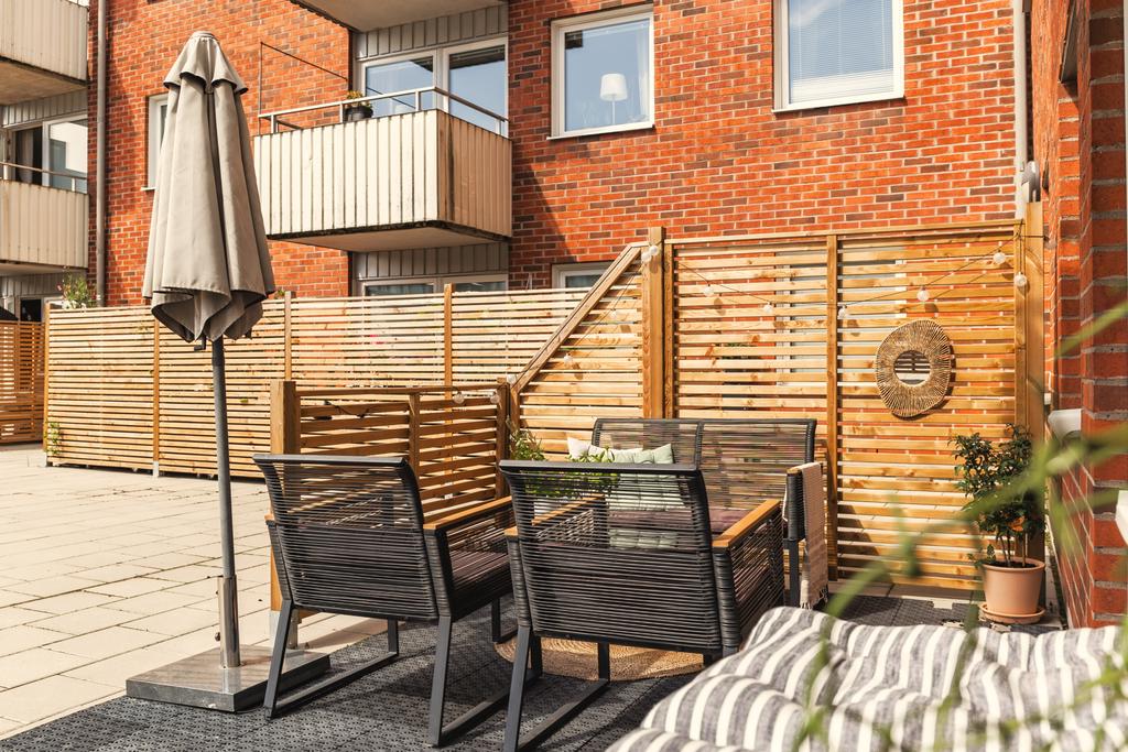 Många soltimmar på uteplatsen