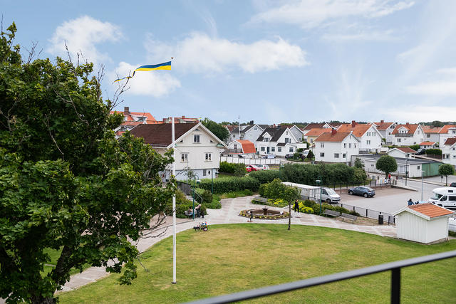 Underbar utsikt ifrån balkongen över centrala Hunnebostrand