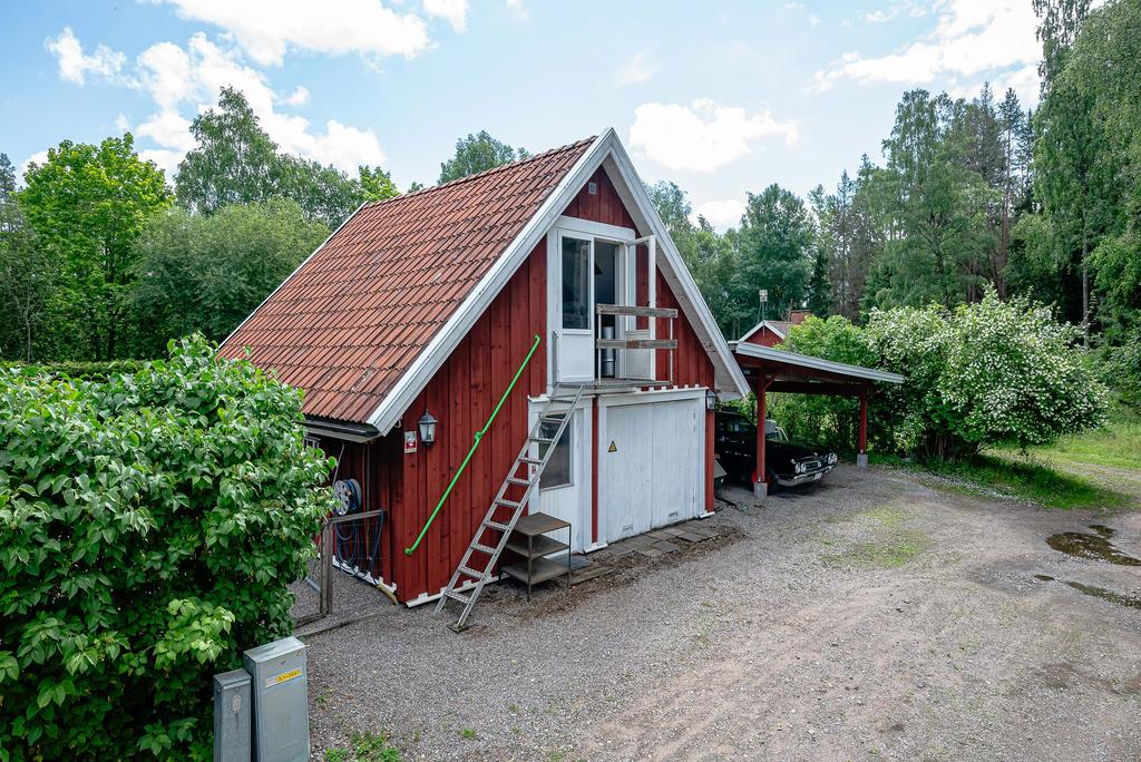 Garage och carport, inrett loft ovanpå garaget