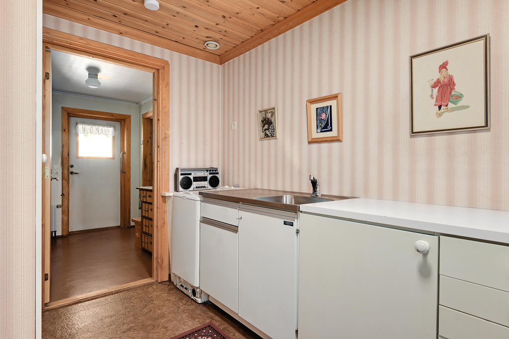Tvättavdelningen in mot förråd