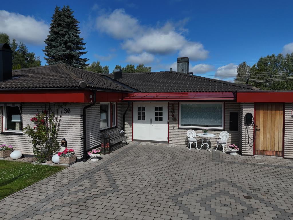 Fin entré med dubbeldörrar