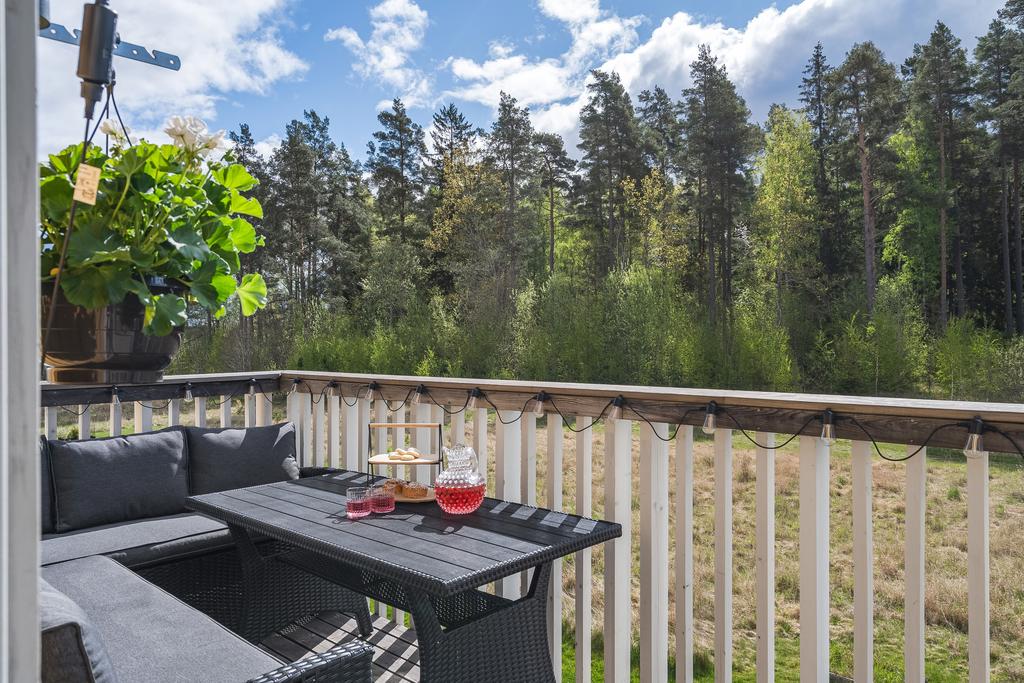 Balkong i härligt läge med utsikt mot skogen