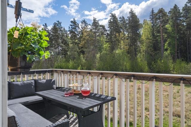 Balkong i härligt läge med utsikt mot skogen