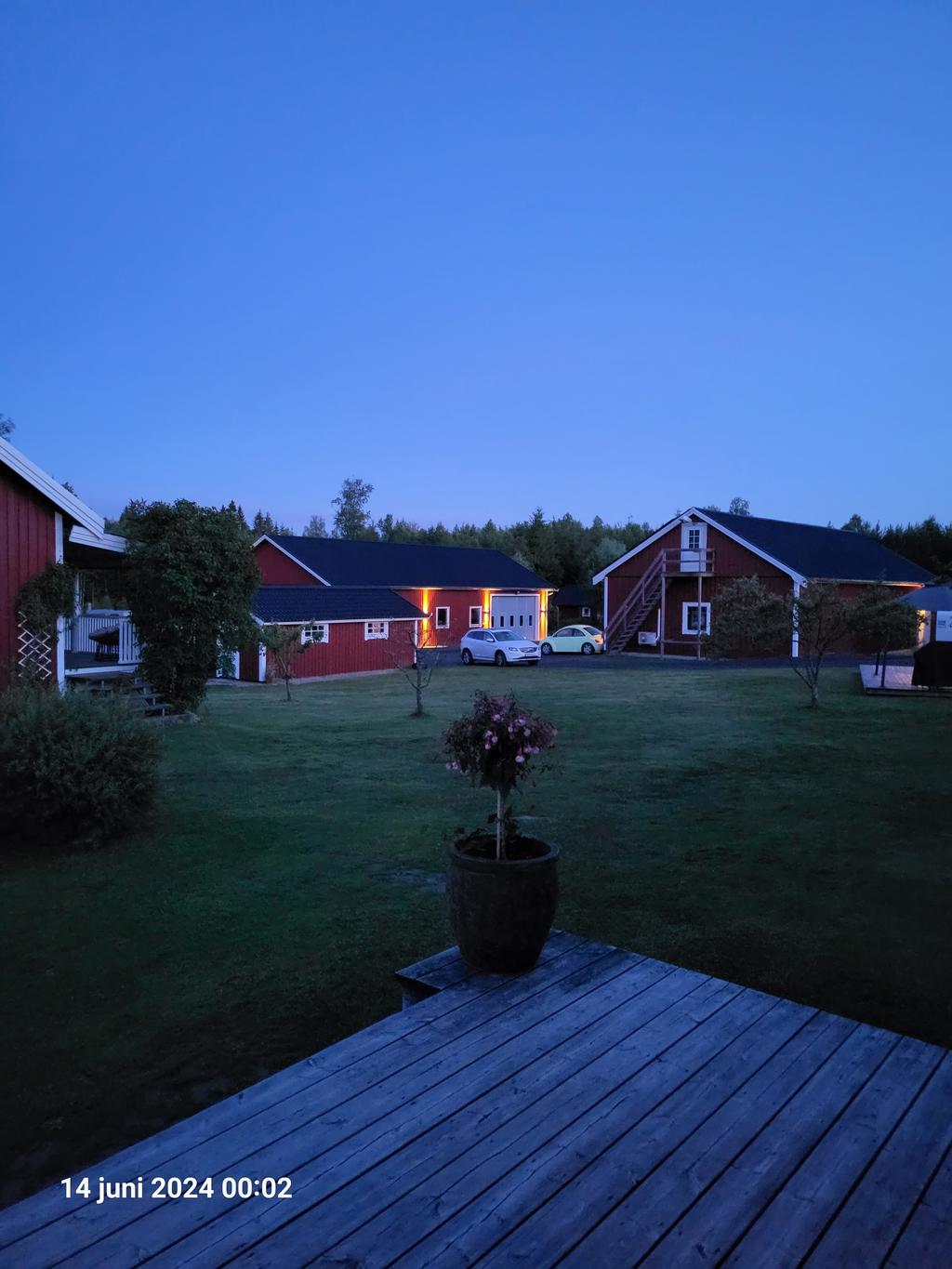 Säljarens kvällsbild av gården