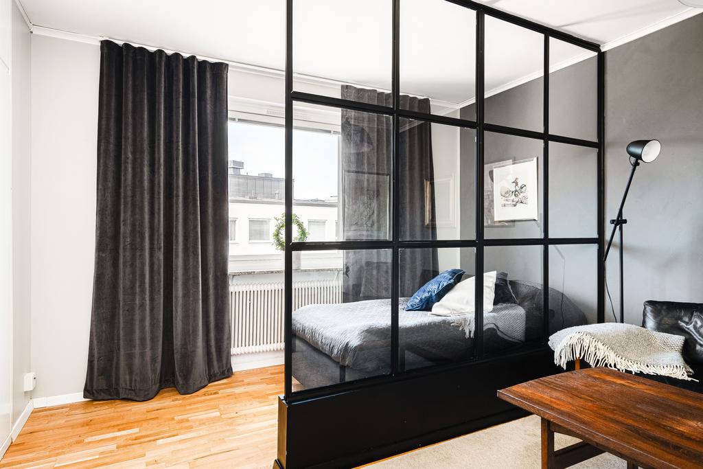 Allrummet avdelat för separat sovdel