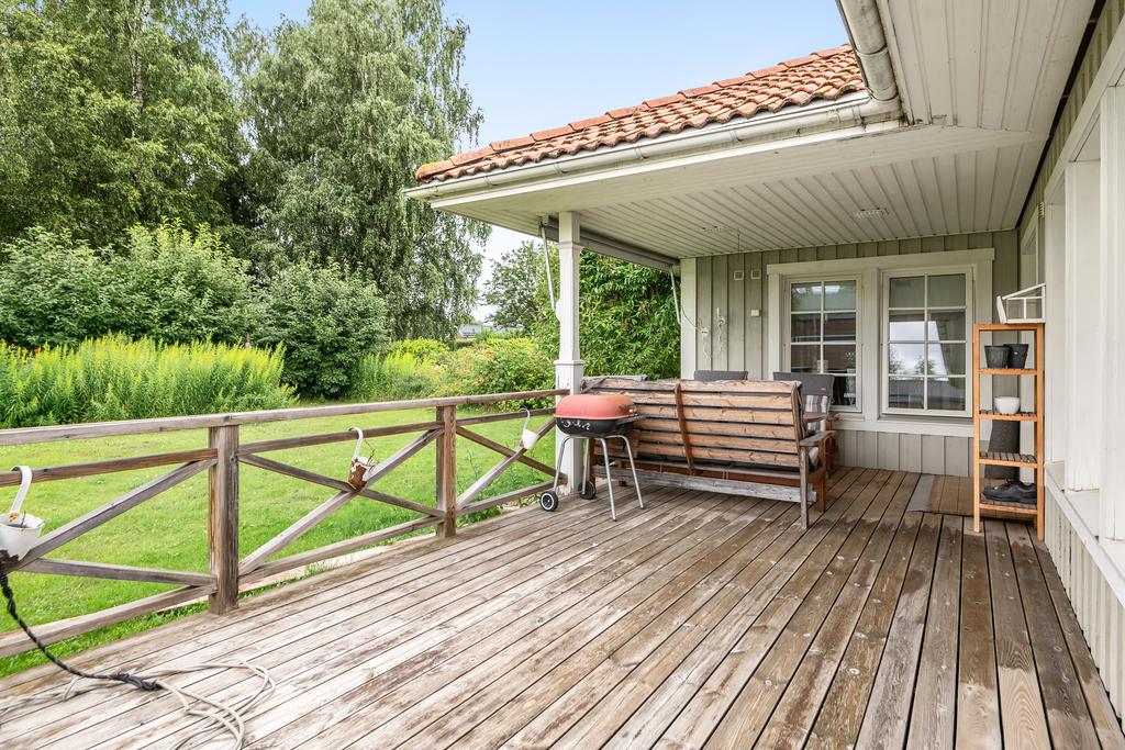 Veranda följt av altan