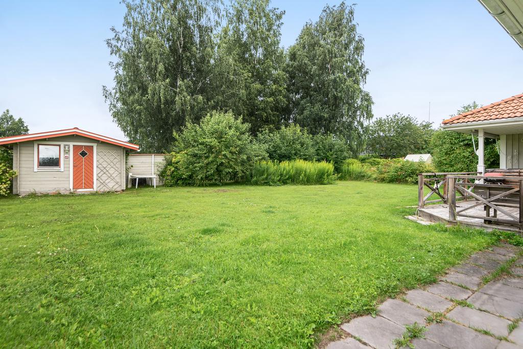 Härlig insynsskyddad trädgård