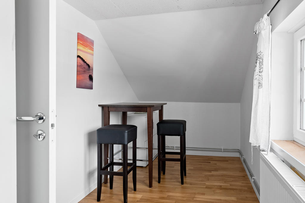 Ekonomibyggnad: lägenhet våning 2. 