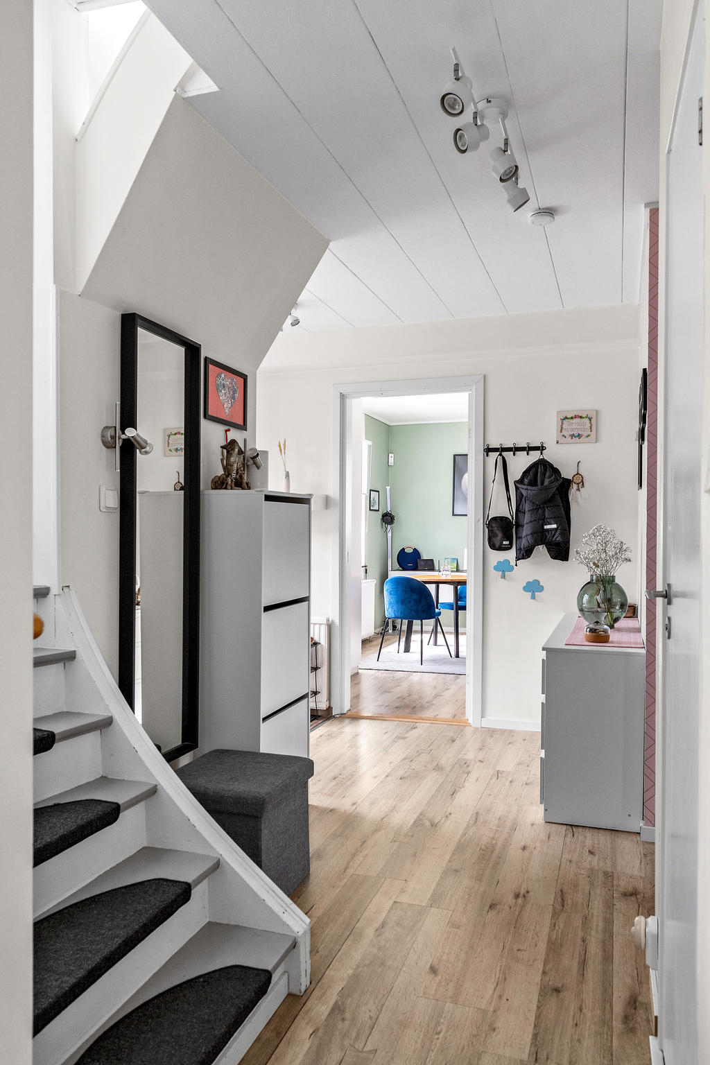 Trappan upp till andra bostadsplanet. 