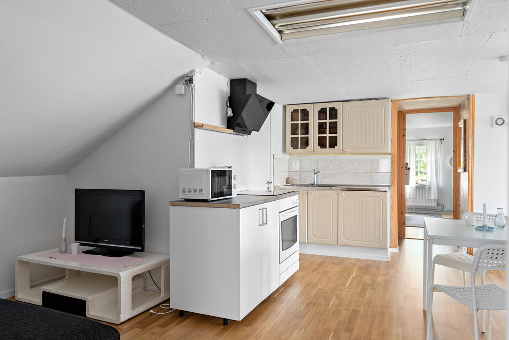 Ekonomibyggnad: lägenhet våning 2. 