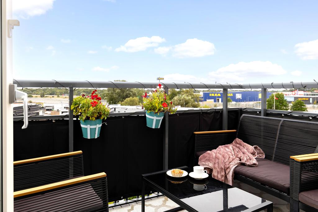 Fin öppen balkong högst upp i huset