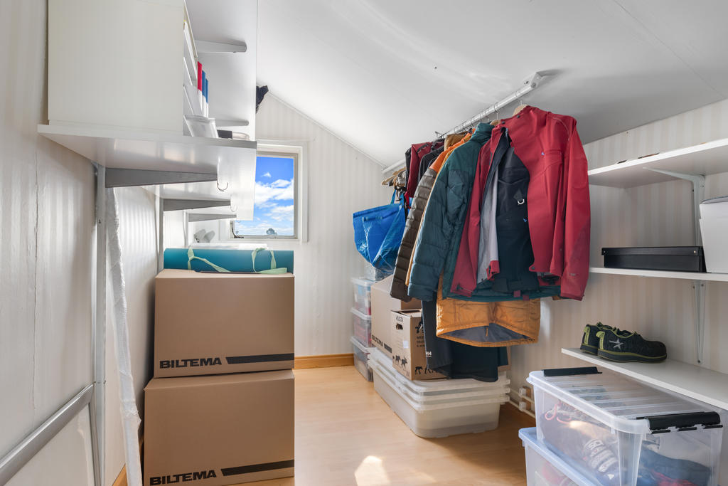 ÖV: Klädkammare i anslutning till hallen