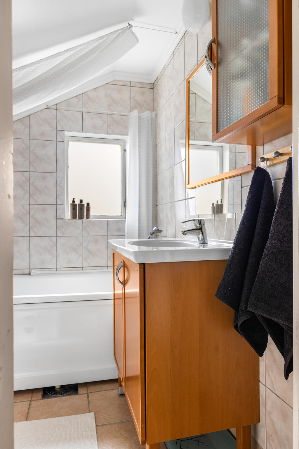 ÖV: Helkaklat badrum med klinkergolv och golvvärme