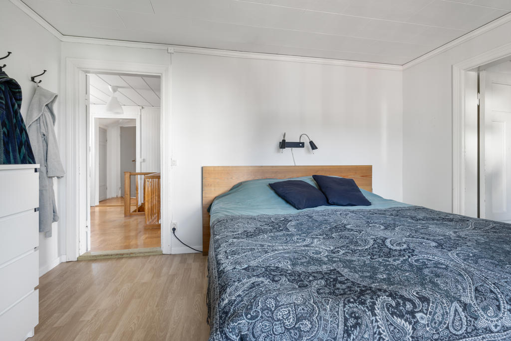 ÖV: Sovrum 2 med klädkammare