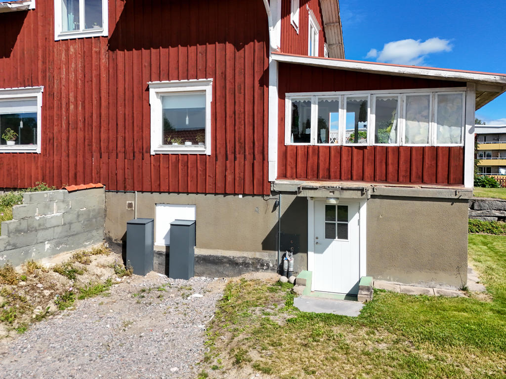 Ingång till källaren från tomten