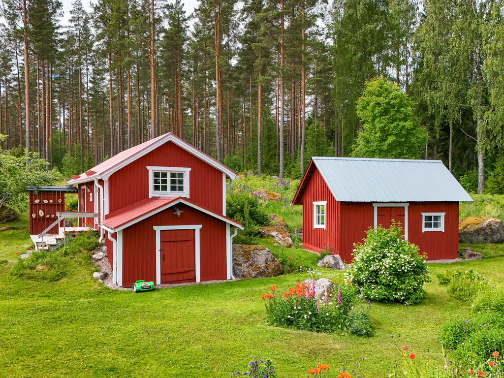 Uthus och redskapsbod/förråd