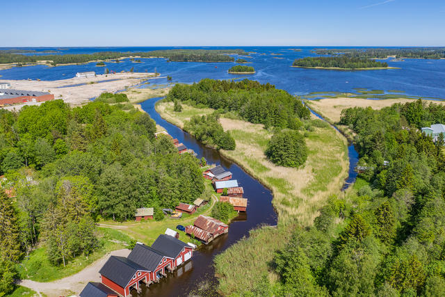 En kort båttur och du har hela Karlholmsfjärden som väntar på dig