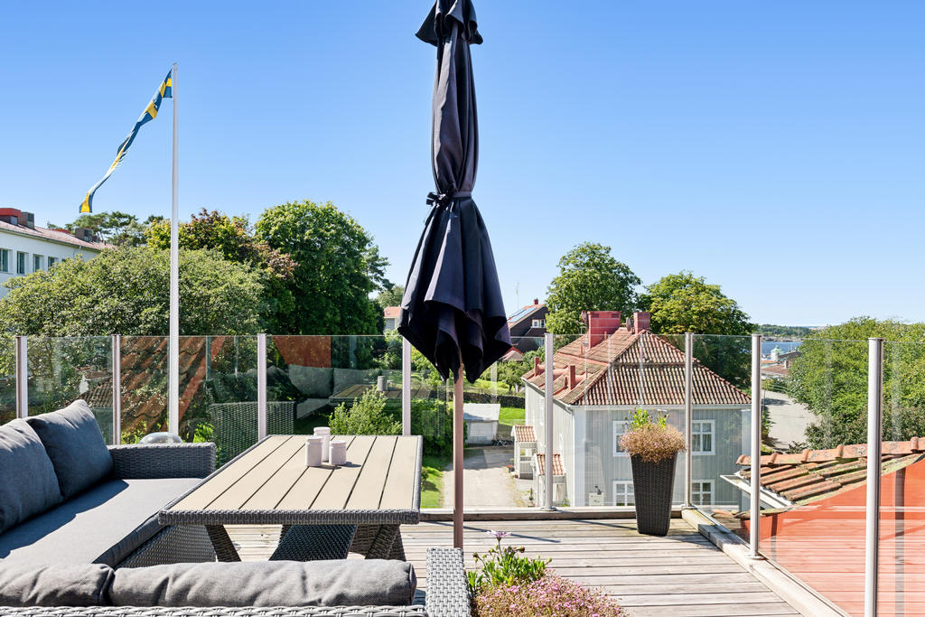 Balkong/altan med utgång från övre boplan